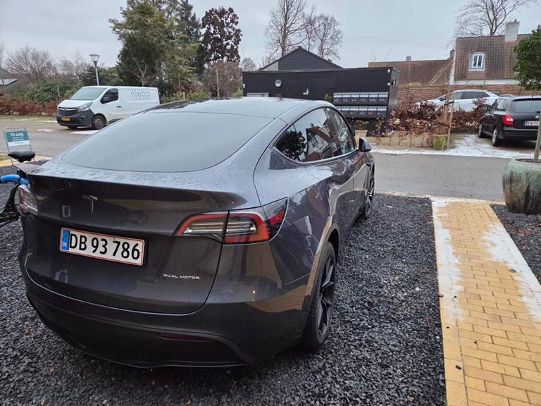 Tesla Model Y Long Range AWD