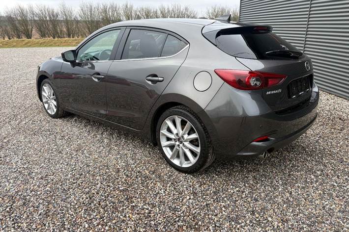 Grå Mazda 3 fra 2017