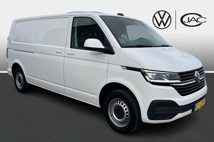 Hvid VW Transporter fra 2021