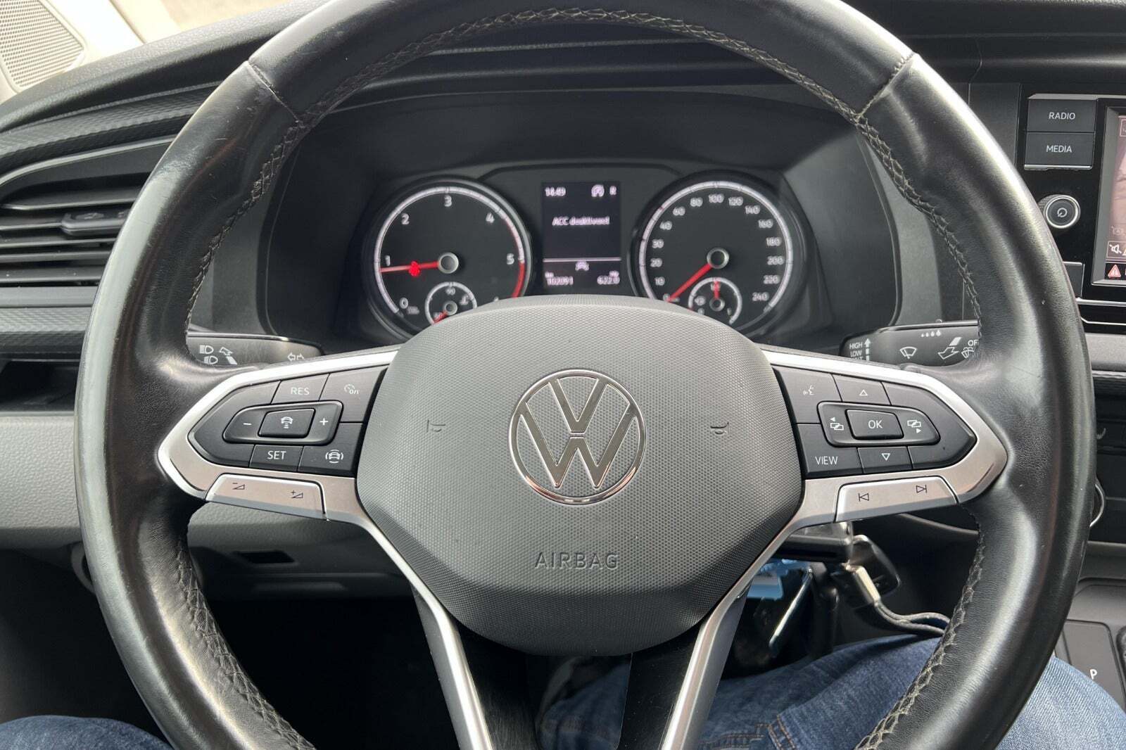 Hvid VW Transporter fra 2021