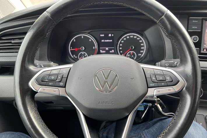 Hvid VW Transporter fra 2021