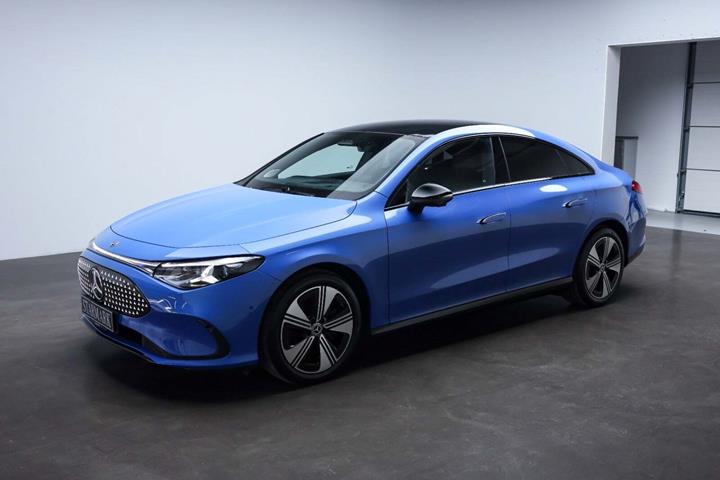 Blå Mercedes CLA250+ fra 2025
