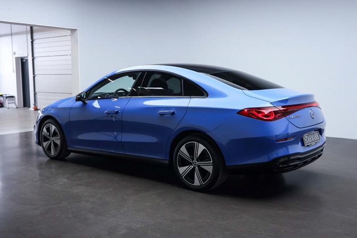 Blå Mercedes CLA250+ fra 2025