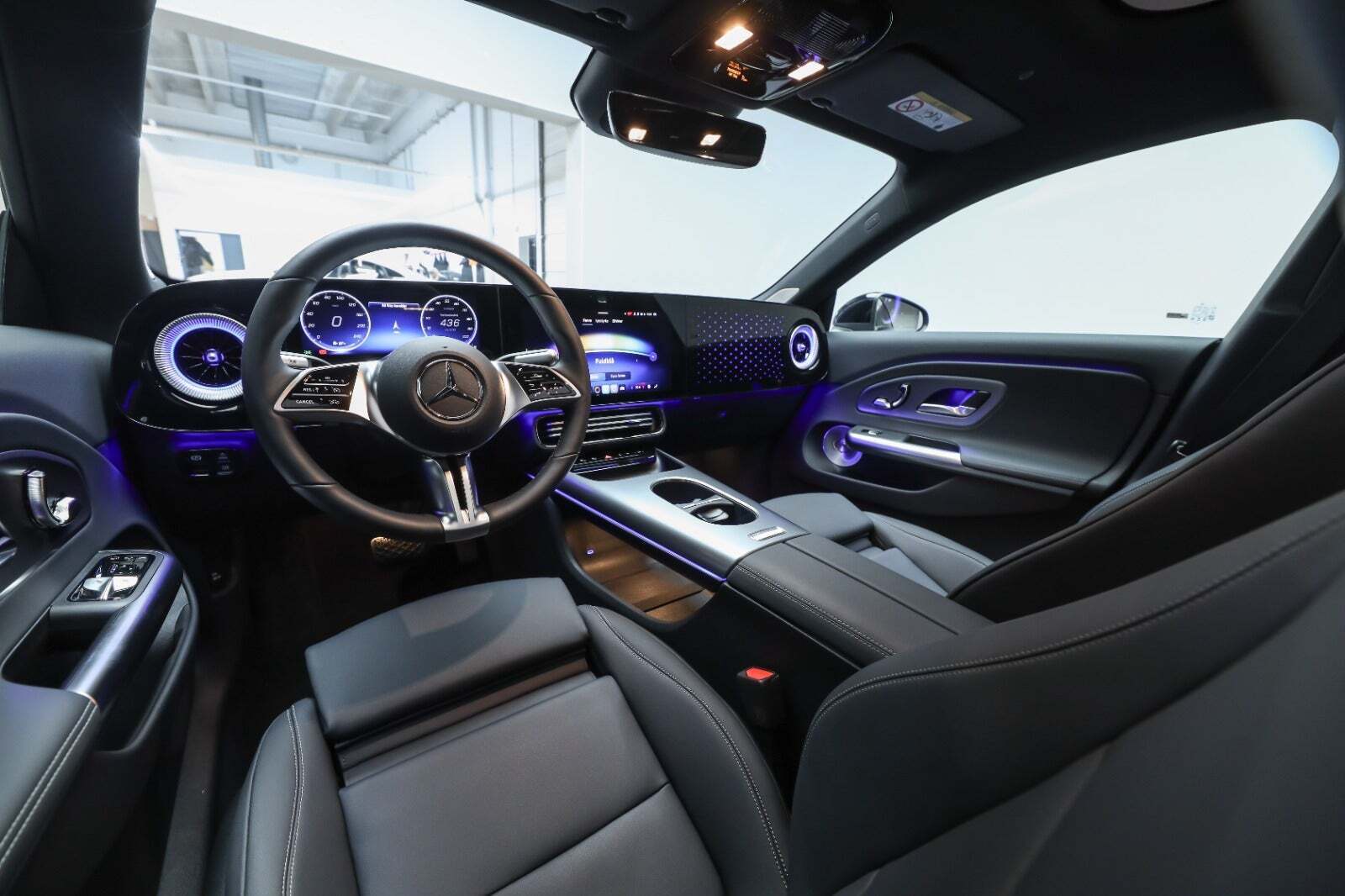 Blå Mercedes CLA250+ fra 2025