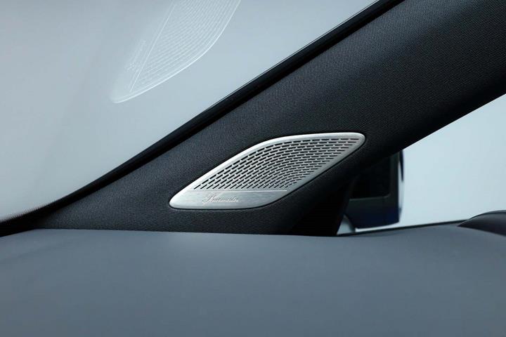Blå Mercedes CLA250+ fra 2025