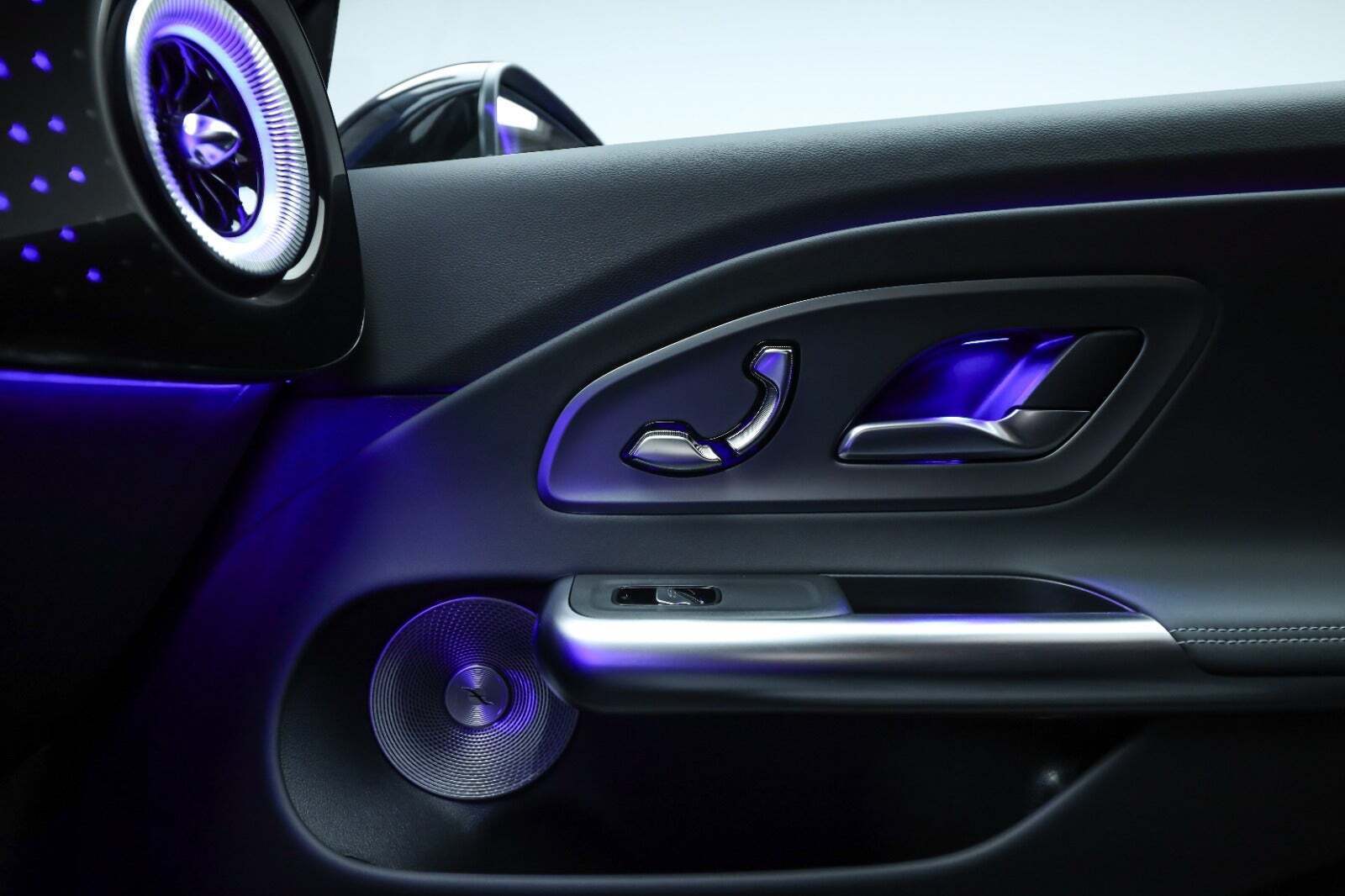 Blå Mercedes CLA250+ fra 2025