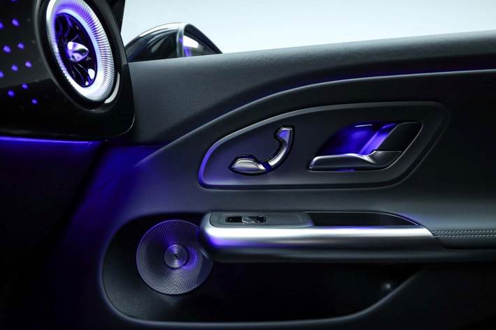 Blå Mercedes CLA250+ fra 2025