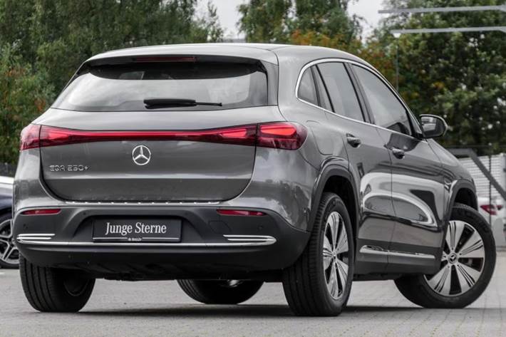 Grå Mercedes EQA250+ fra 2024