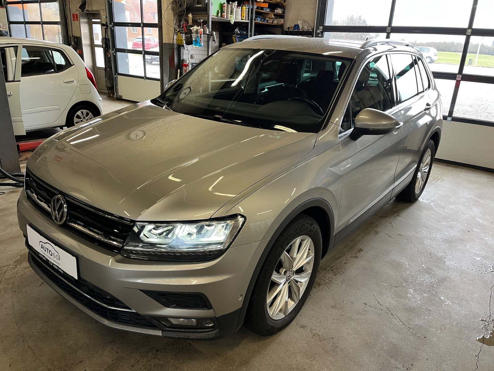 Grå VW Tiguan fra 2020