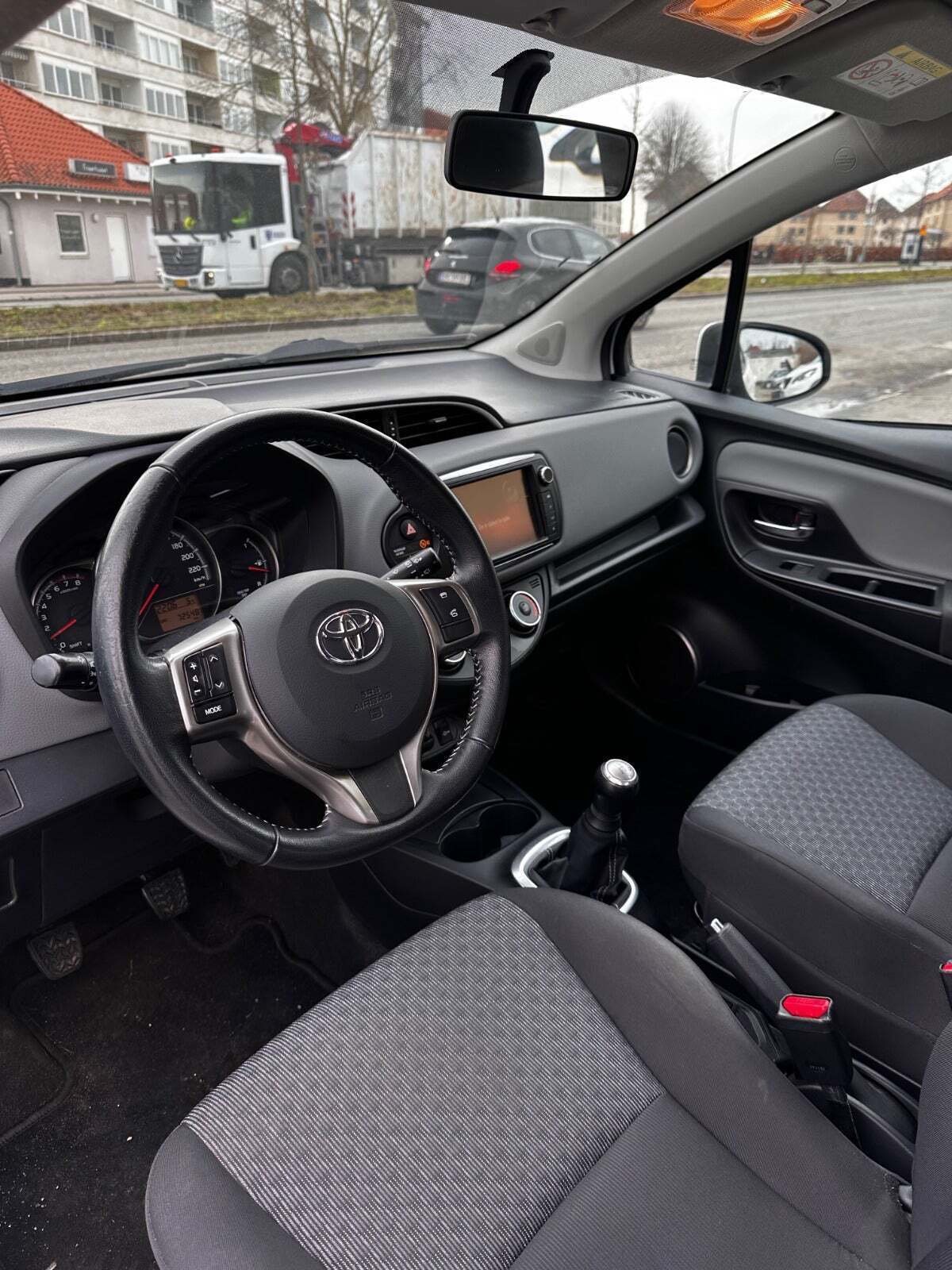 Hvid Toyota Yaris fra 2015