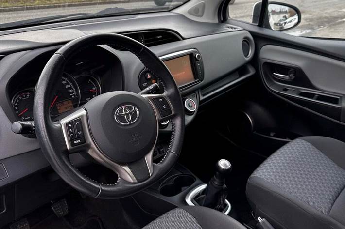 Hvid Toyota Yaris fra 2015