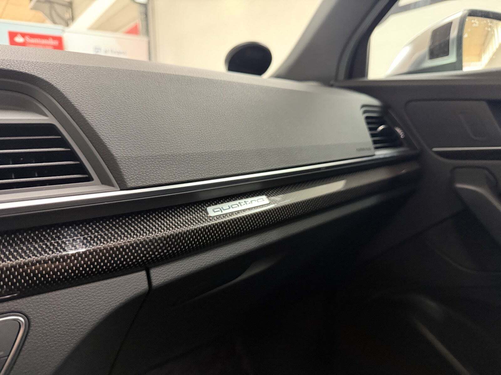 Grå Audi SQ5 fra 2018