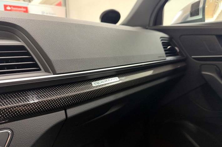 Grå Audi SQ5 fra 2018