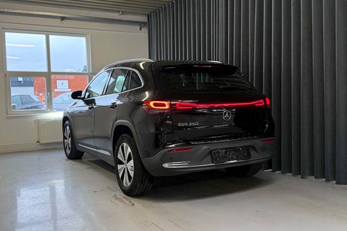 Sort Mercedes EQA250 fra 2022