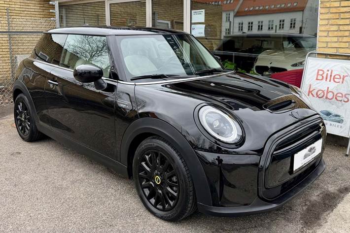 Sort Mini Cooper SE fra 2022 set udefra