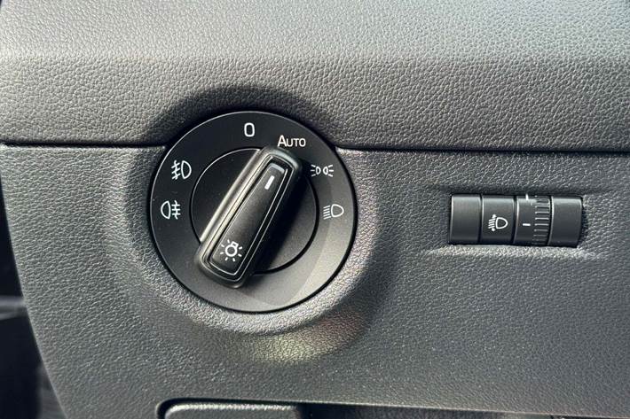 Brun Skoda Octavia fra 2015