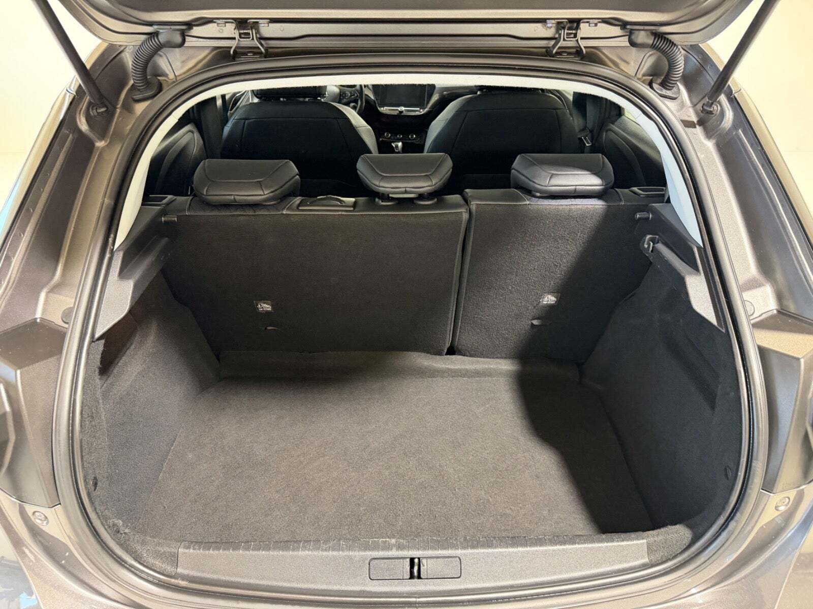 Grå Opel Corsa fra 2020