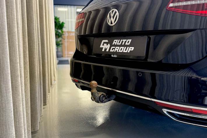 Sort VW Passat fra 2017