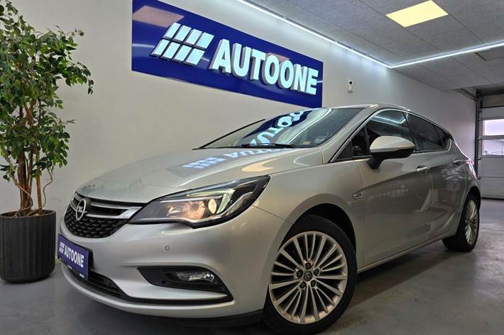 Sølv Opel Astra fra 2017