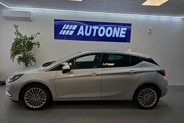 Sølv Opel Astra fra 2017