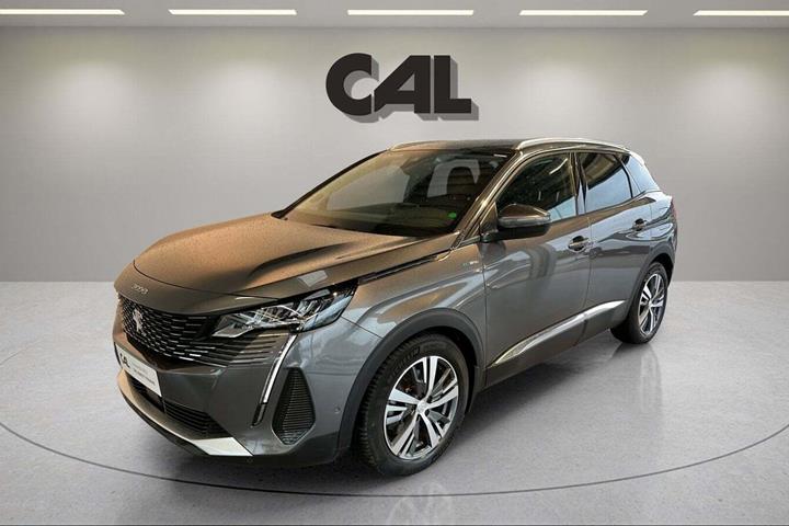 Sølv Peugeot 3008 fra 2021 set udefra