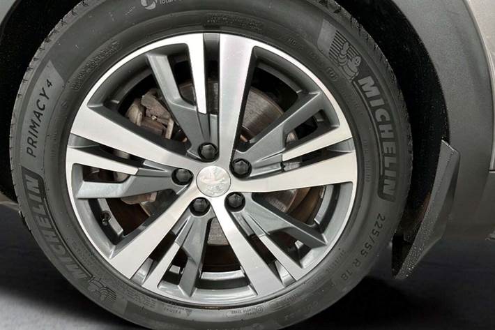 Sølv Peugeot 3008 fra 2021