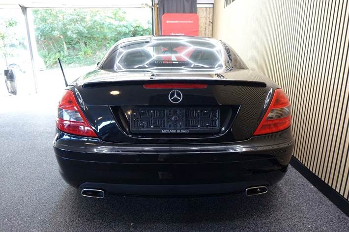 Sort Mercedes SLK200 fra 2009