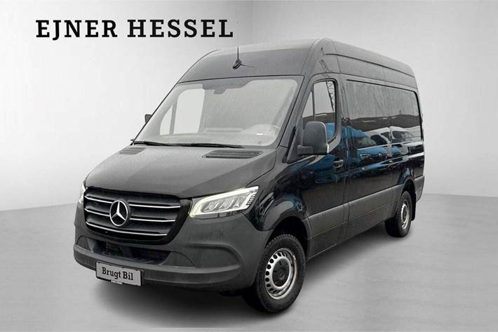 Sort Mercedes Sprinter 317 fra 2021
