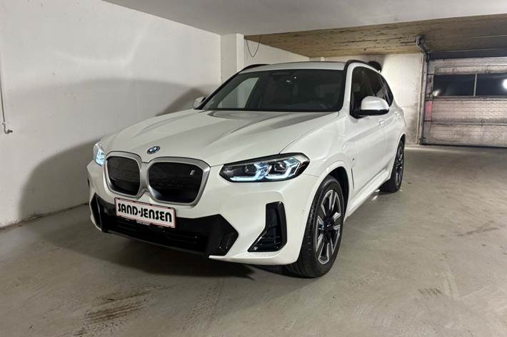 Hvid BMW iX3 fra 2024