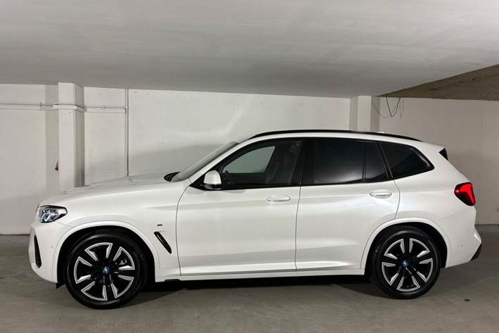 Hvid BMW iX3 fra 2024