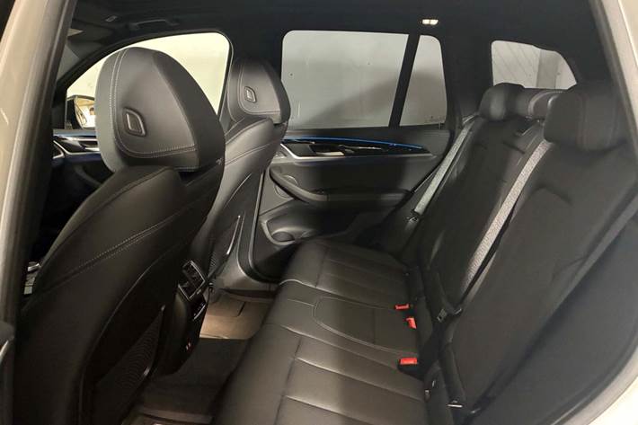 Hvid BMW iX3 fra 2024