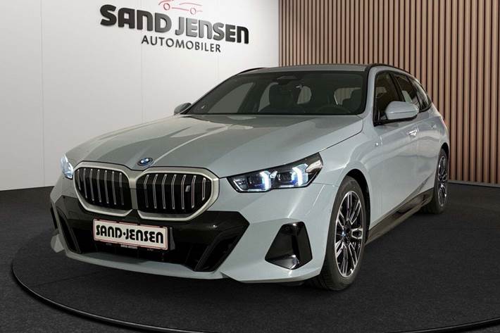 Grå BMW i5 fra 2025 set udefra