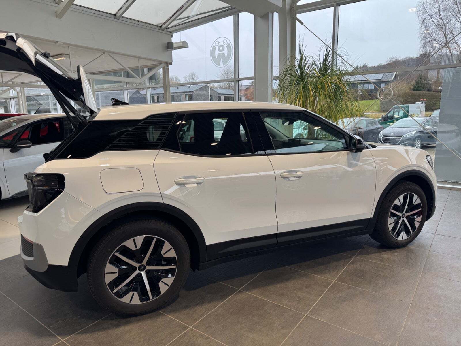 Ford Explorer 77 Select Extended Range