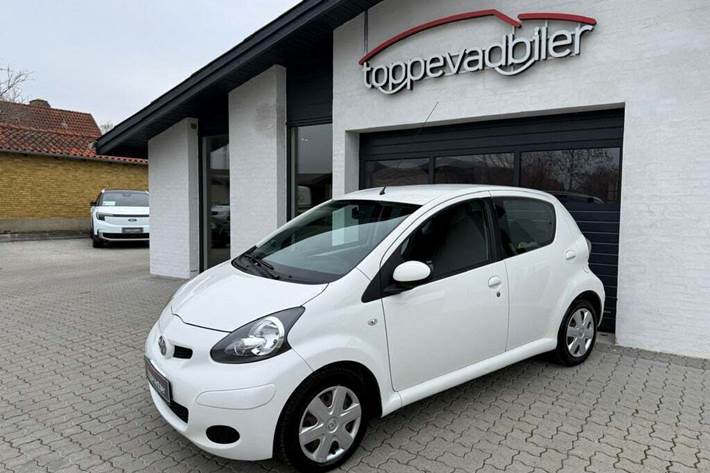 Hvid Toyota Aygo fra 2012