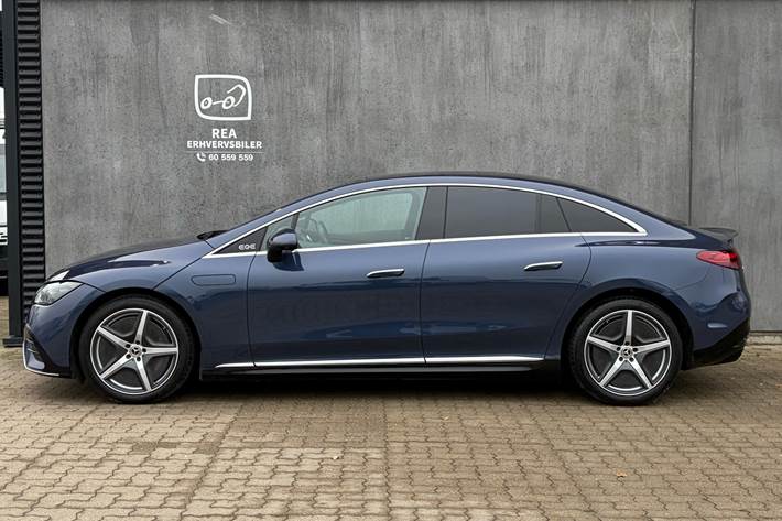 Blå Mercedes EQE 350 fra 2023