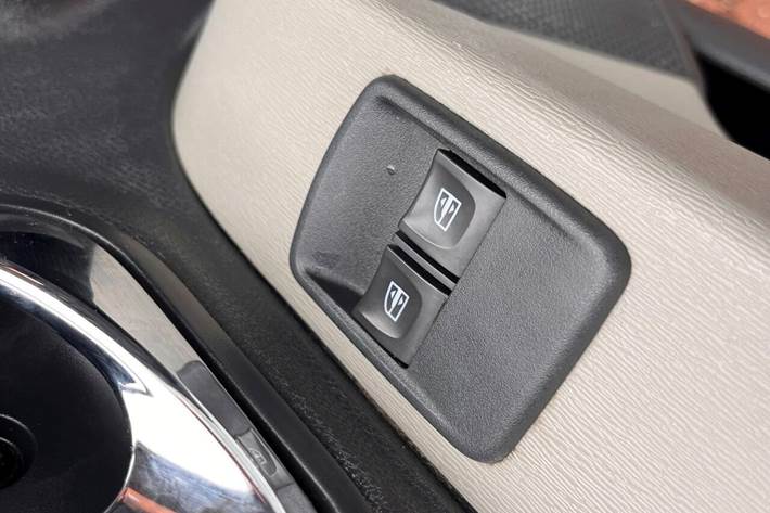 Hvid Dacia Lodgy fra 2015