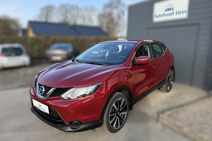 Rød Nissan Qashqai fra 2016