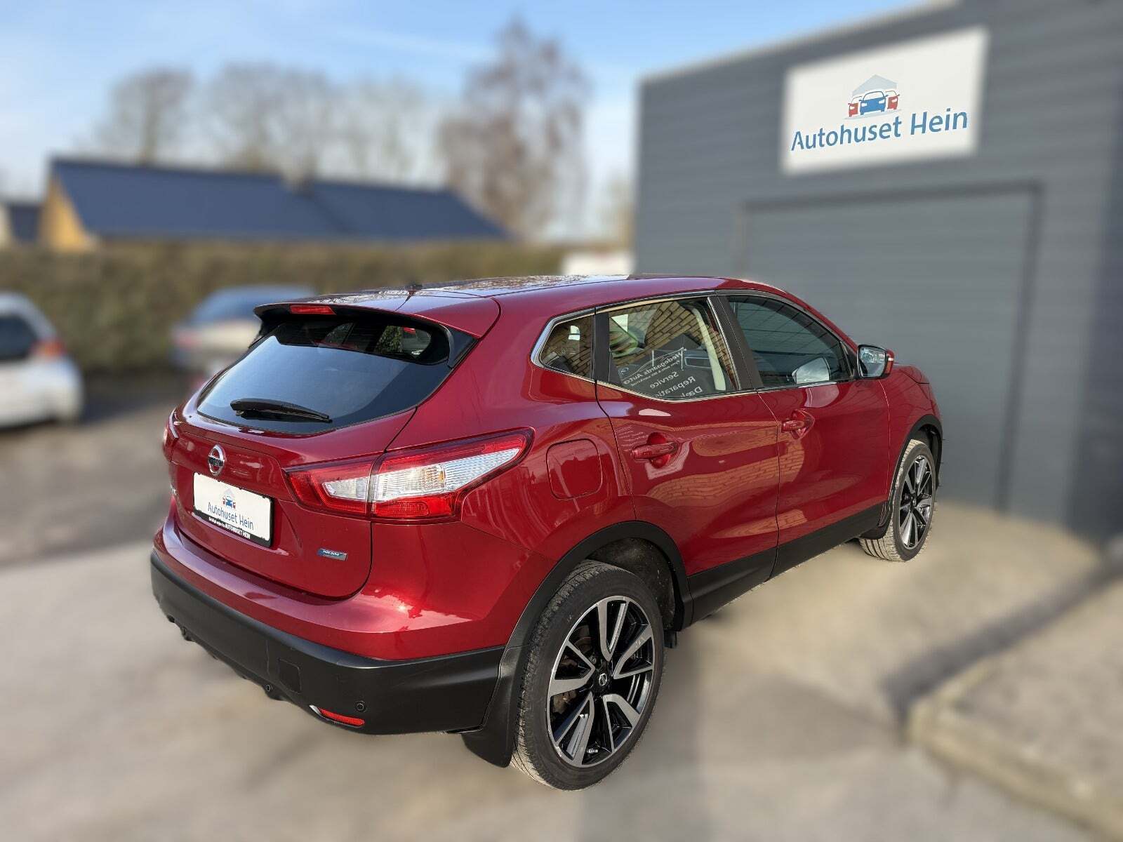 Rød Nissan Qashqai fra 2016