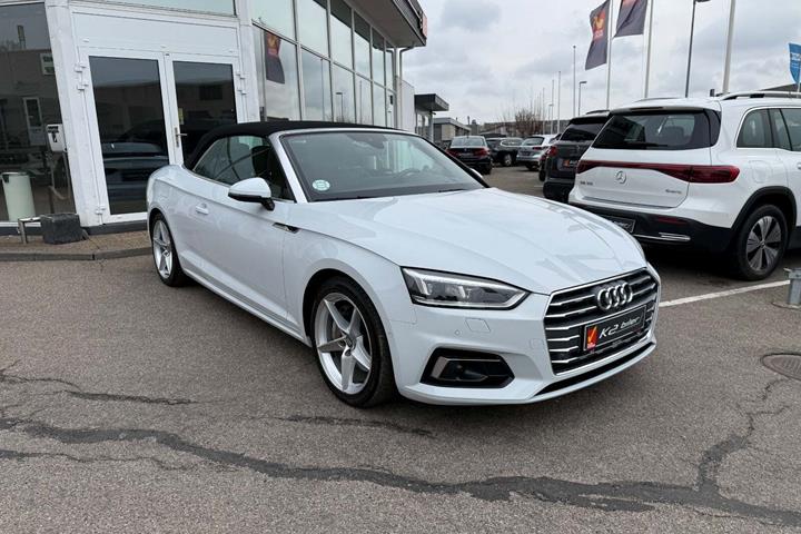 Hvid Audi A5 fra 2018 set udefra