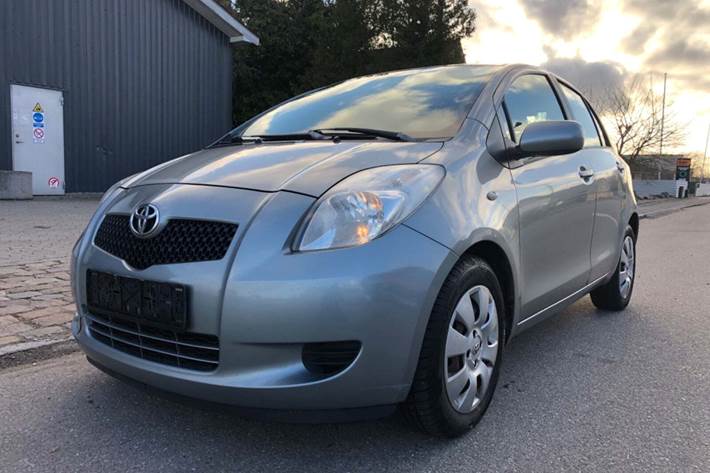 undefined Toyota Yaris fra 2006 set udefra