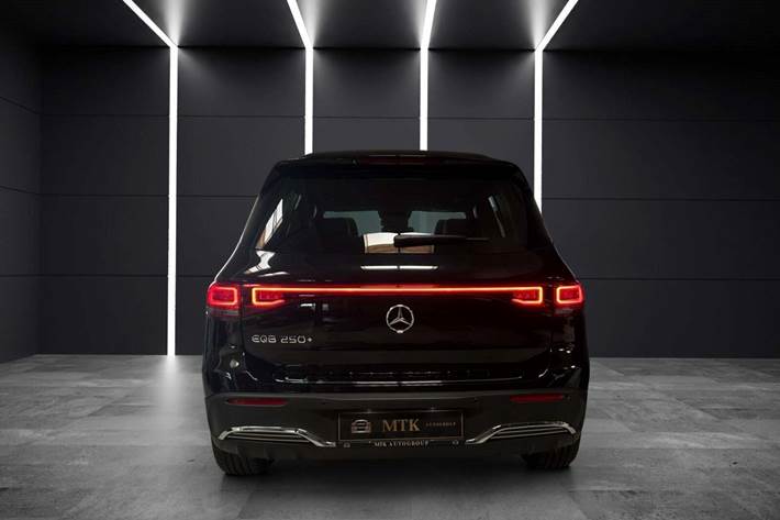 Sort Mercedes EQB250+ fra 2023