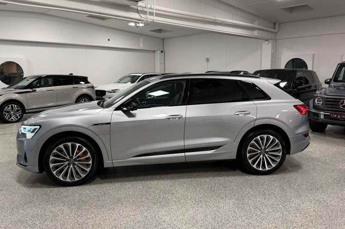 Sølv Audi e-tron fra 2019