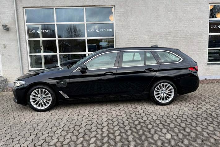 Sort BMW 530e fra 2021