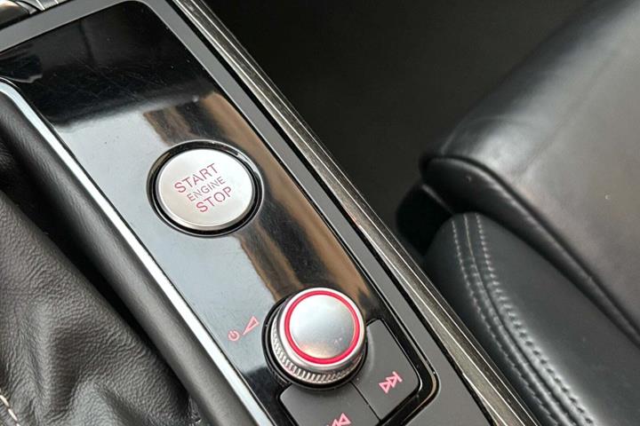 Grå Audi A6 fra 2018