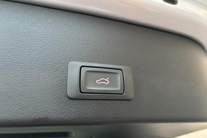 Grå Audi A6 fra 2018