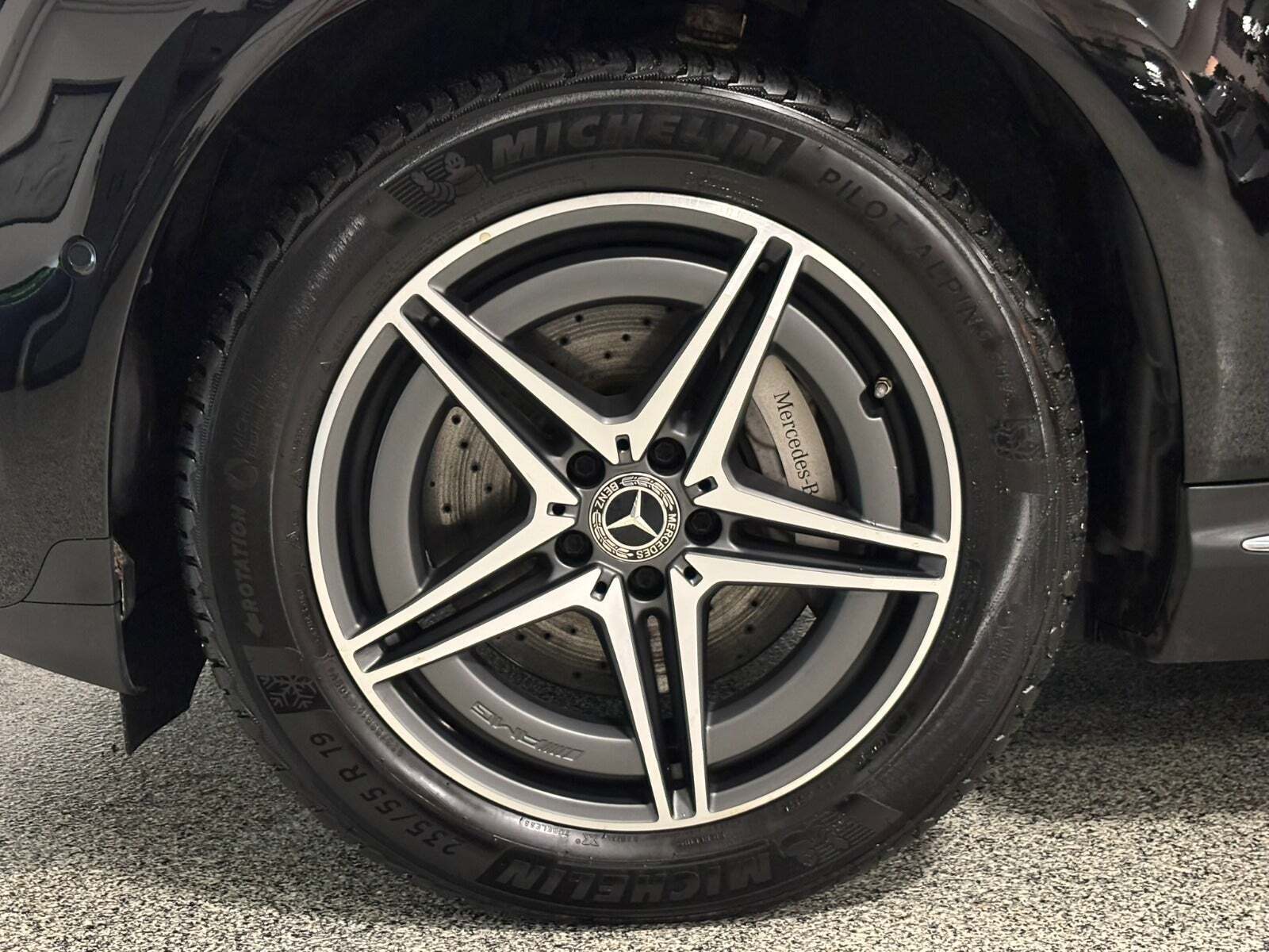 Sort Mercedes EQC400 fra 2020