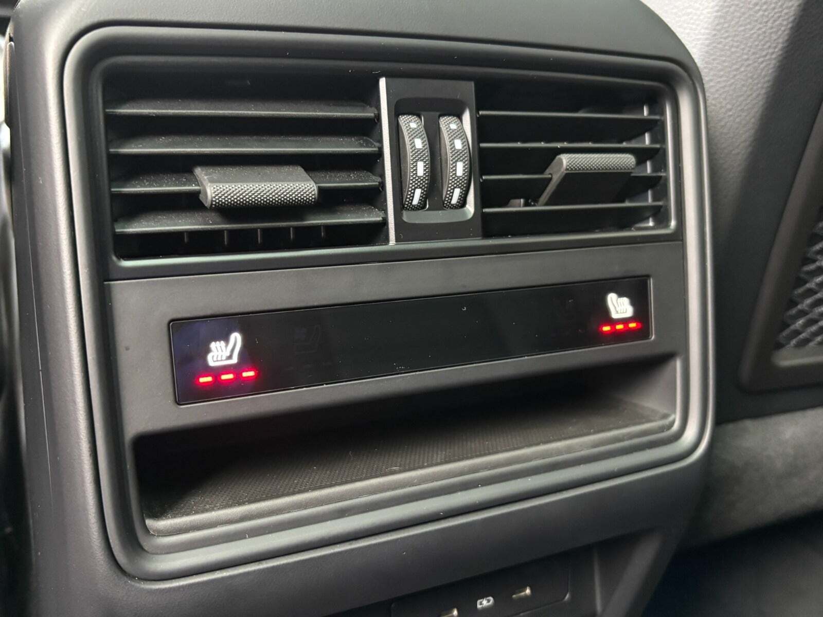 Grå Porsche Cayenne fra 2025