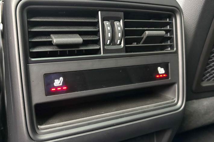 Grå Porsche Cayenne fra 2025