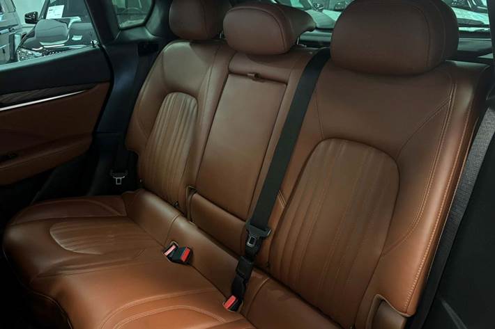 Grå Maserati Levante fra 2018