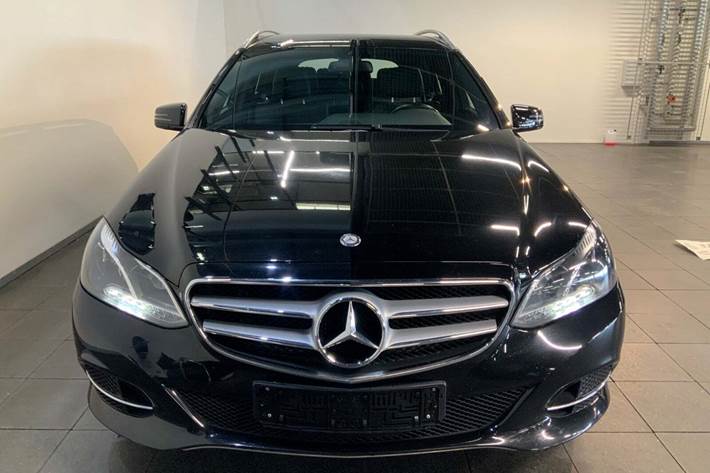 Sort Mercedes E220 fra 2014